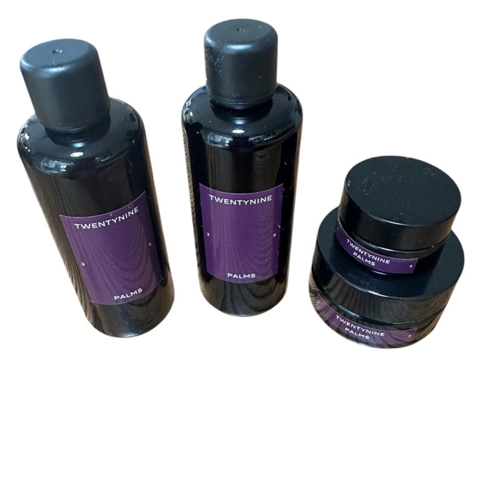 Skincare Set! (4) Moisturizer-Eye Cream-Cleanser- Exfoliator 
MSRP:$280- NEW!✨✨